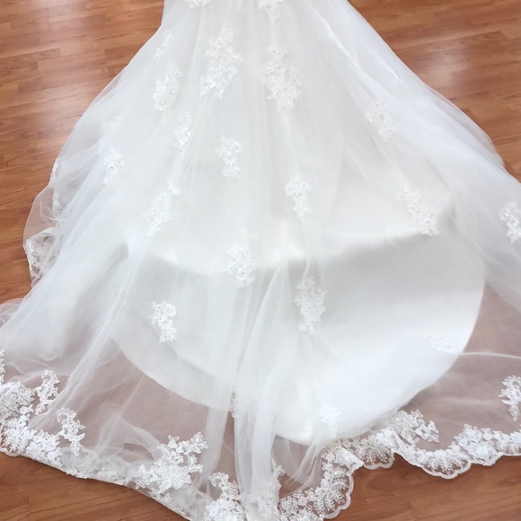 Ivory-nude wedding gown with lace floral print - Picture 6 of 7